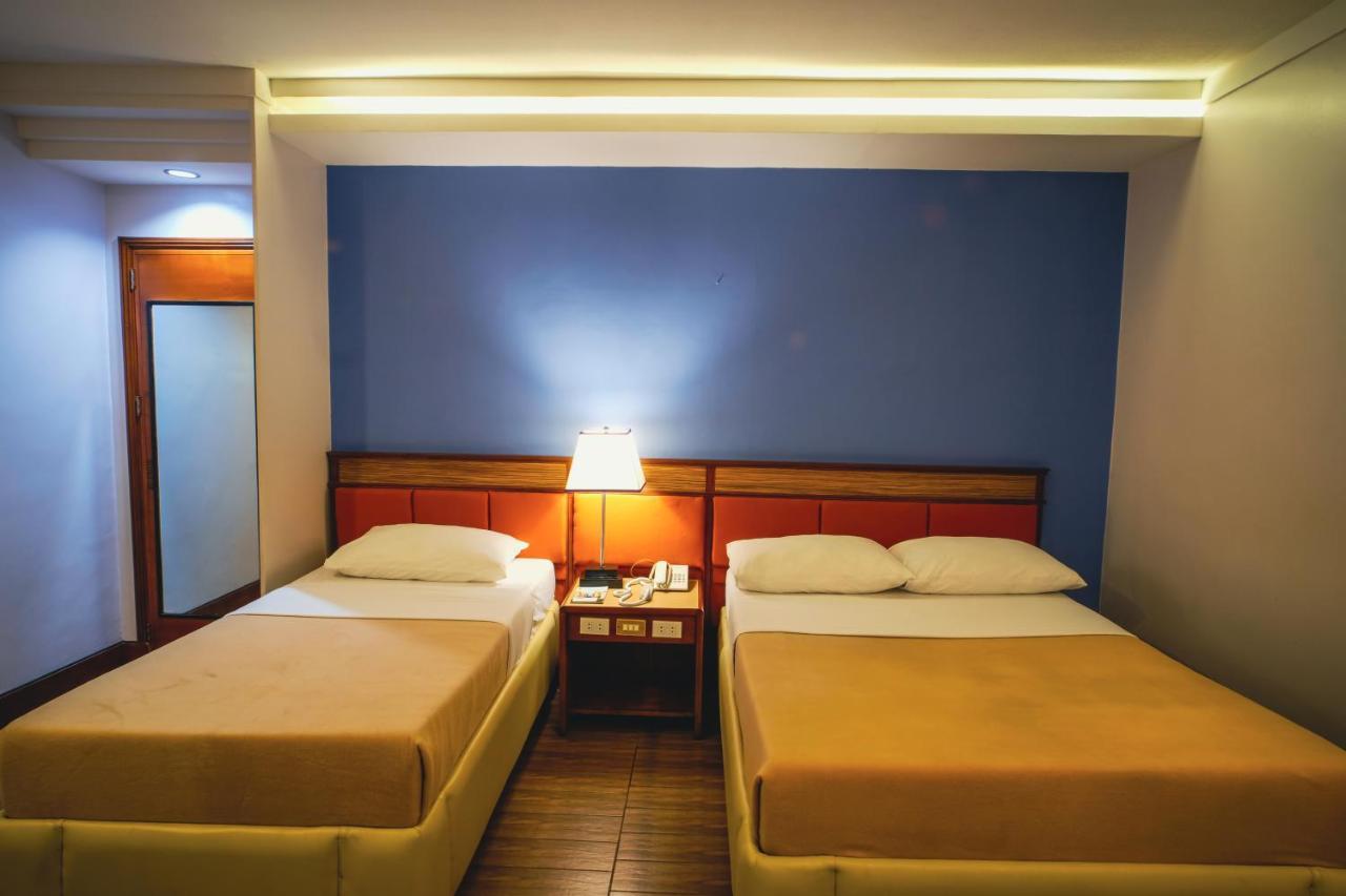 Hotel Valencia Kültér fotó