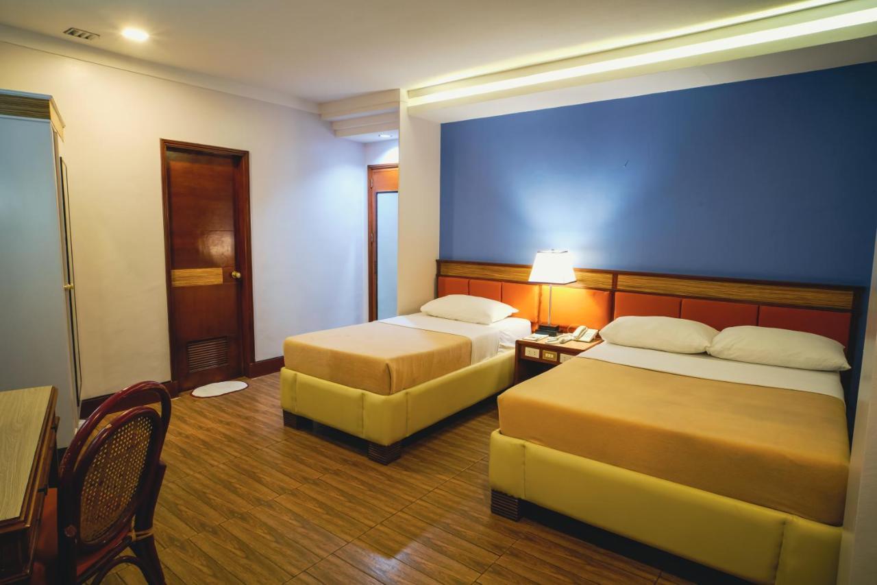 Hotel Valencia Kültér fotó