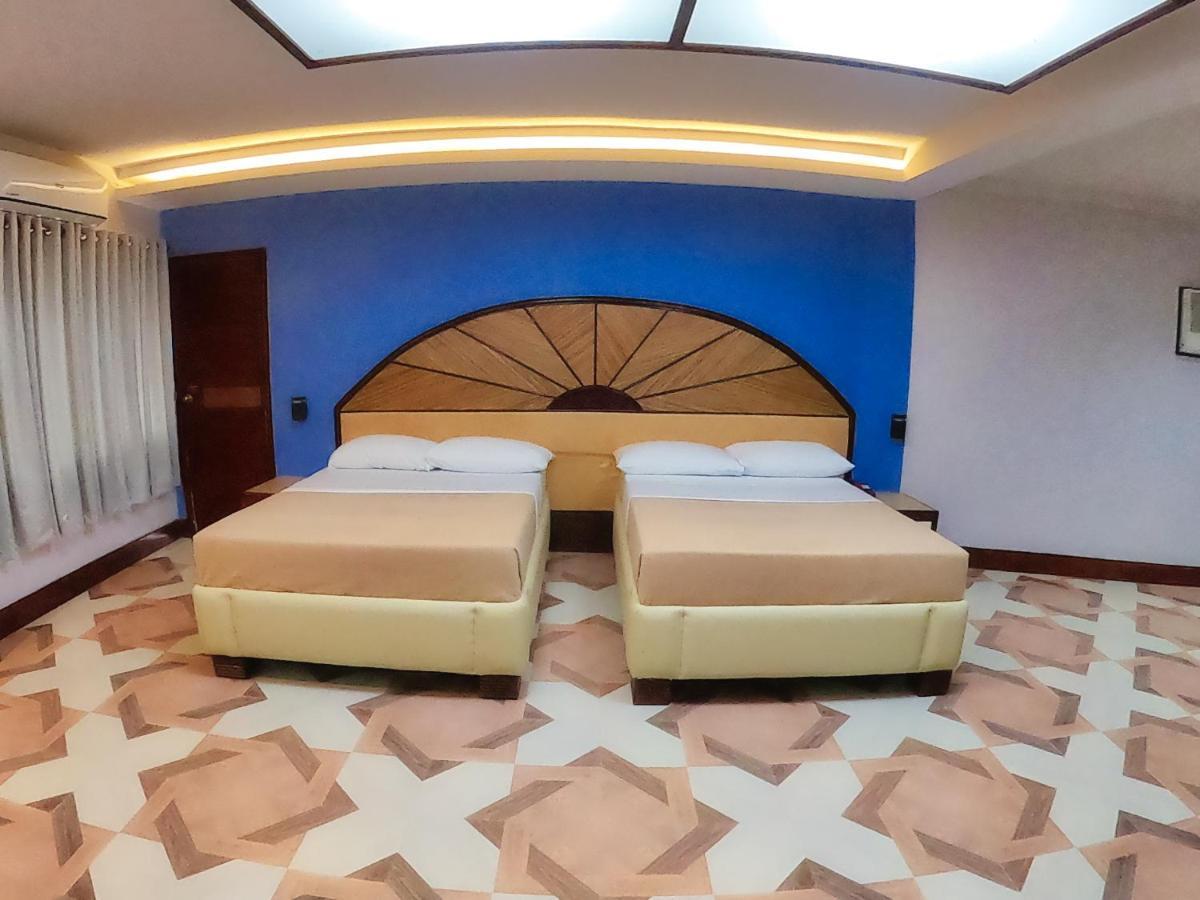 Hotel Valencia Kültér fotó