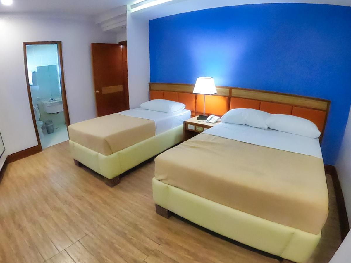 Hotel Valencia Kültér fotó